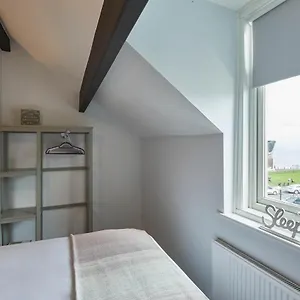 Host & - Emerald Hideaway Saltburn-by-the-Sea